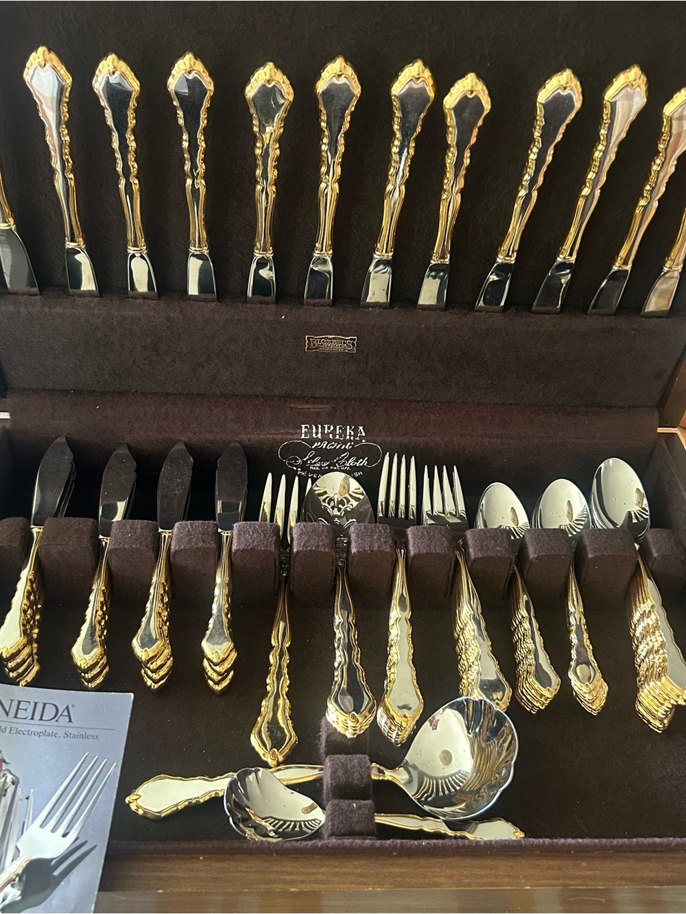 Oneida Gold and Silver 88-Piece Stainless Steel Flatware Set